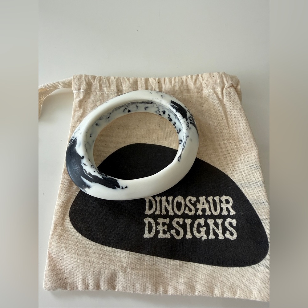 DINOSAUR DESIGNS Small Rock Resin Bangle Bracelet White Marble - Picture 5 of 8